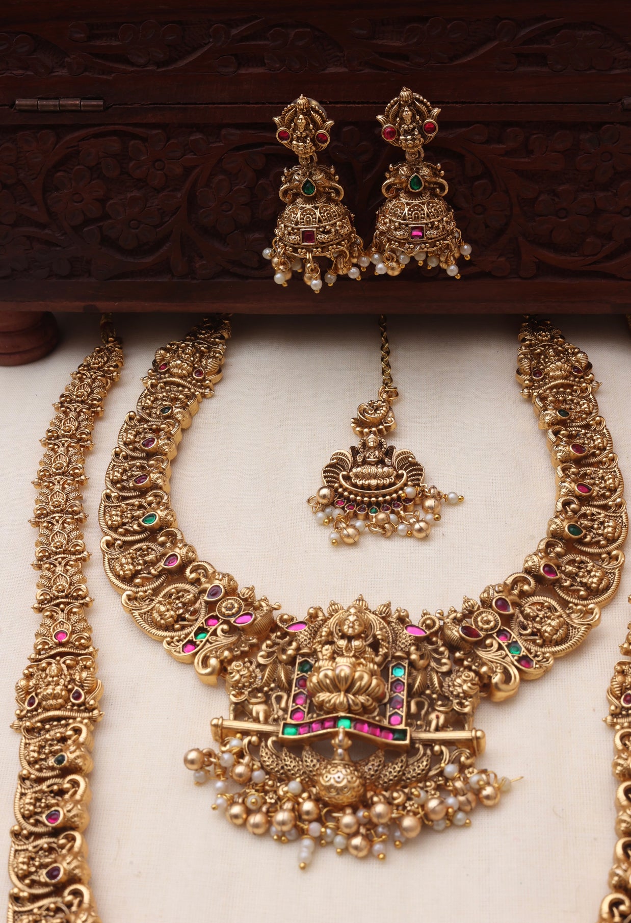 Deva bridalset