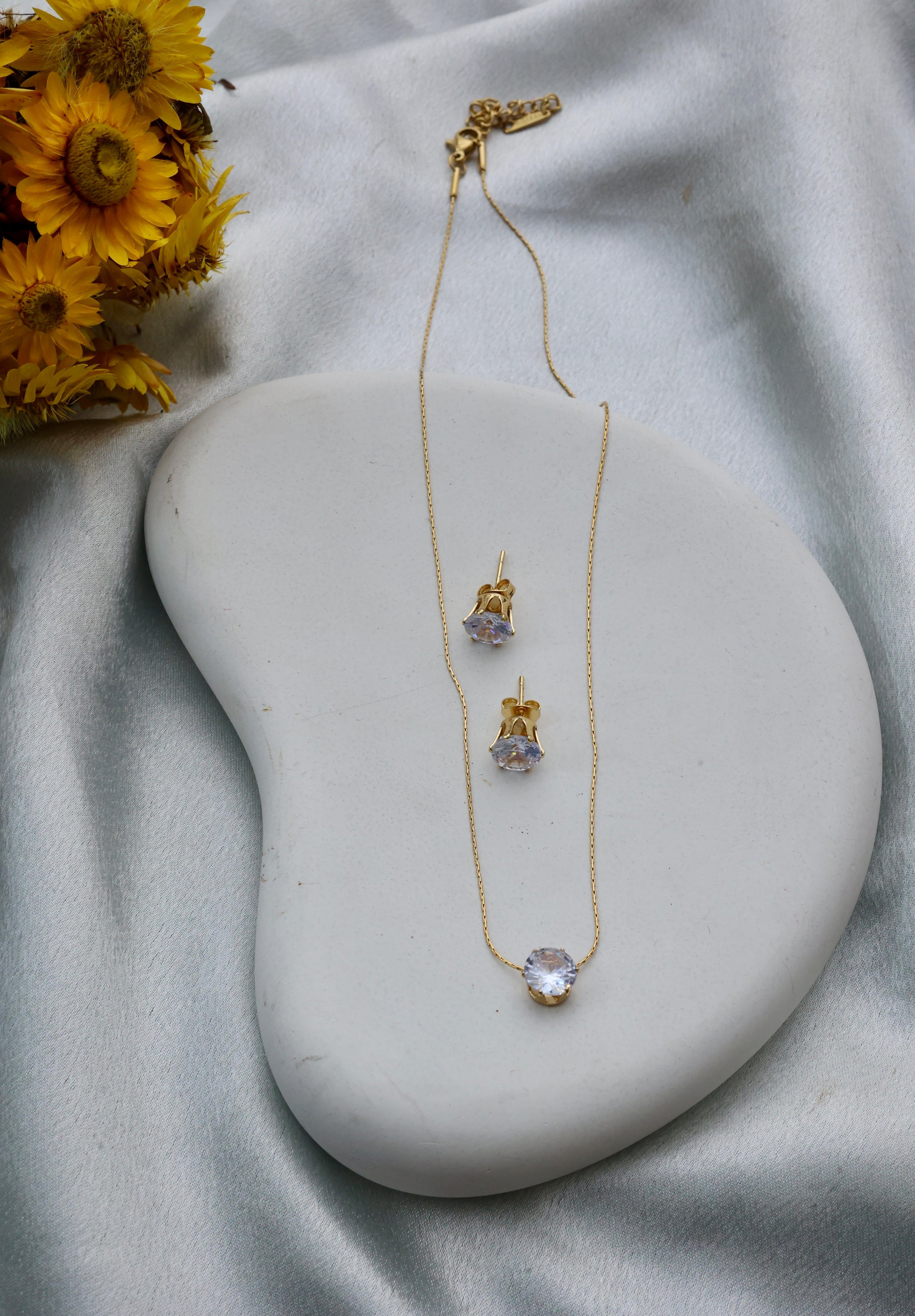 Diamond pendant necklace set