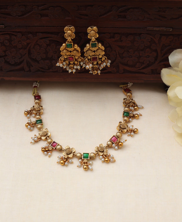 Floral necklace set