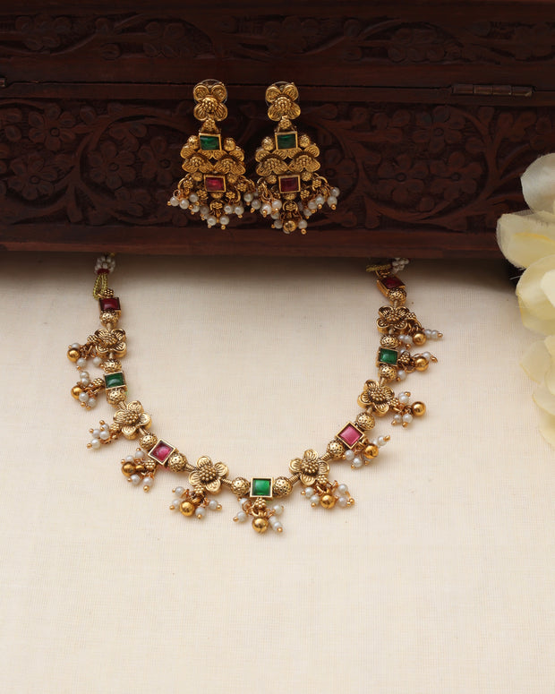 Floral necklace set