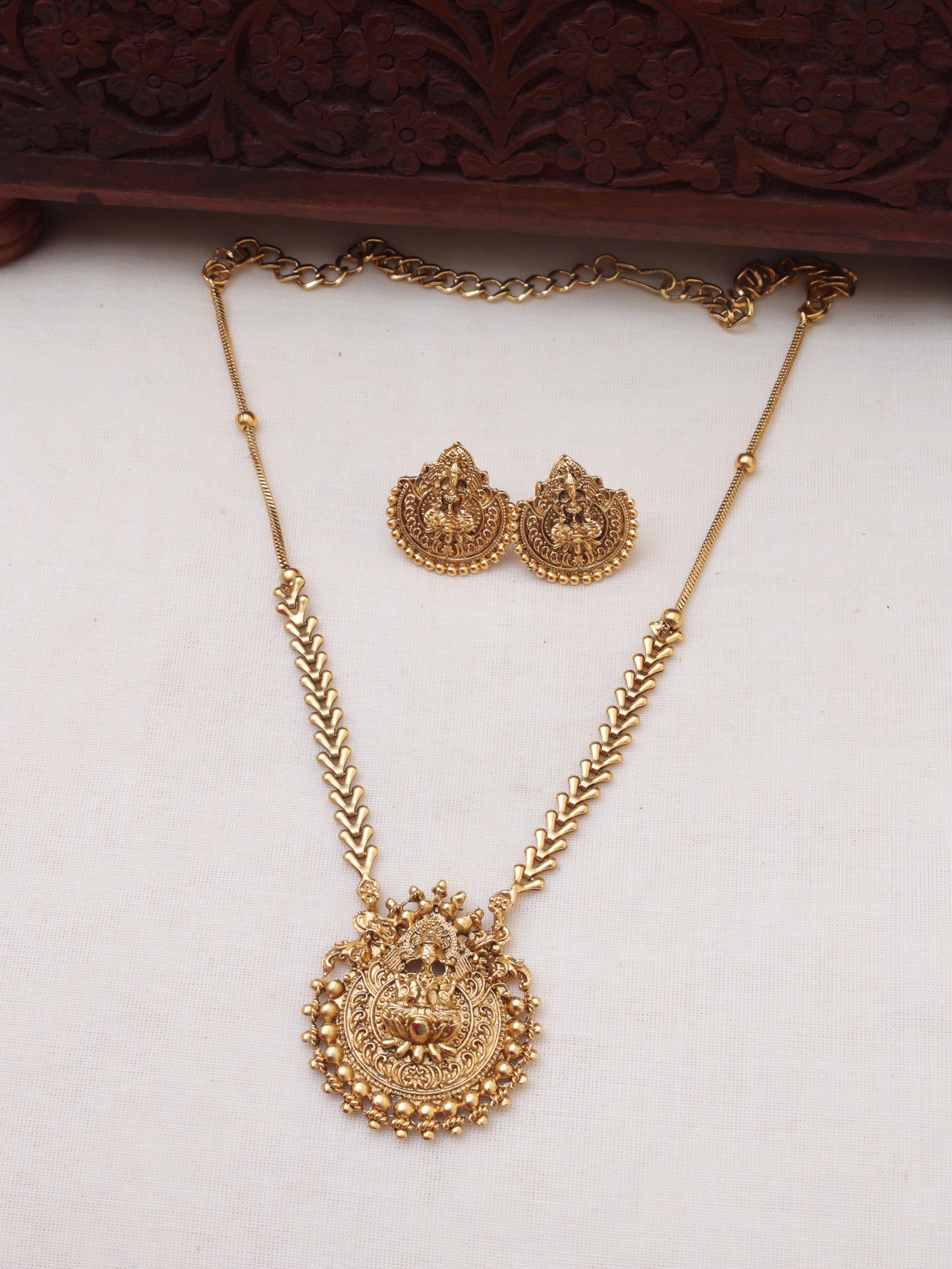 Suvarna necklace set