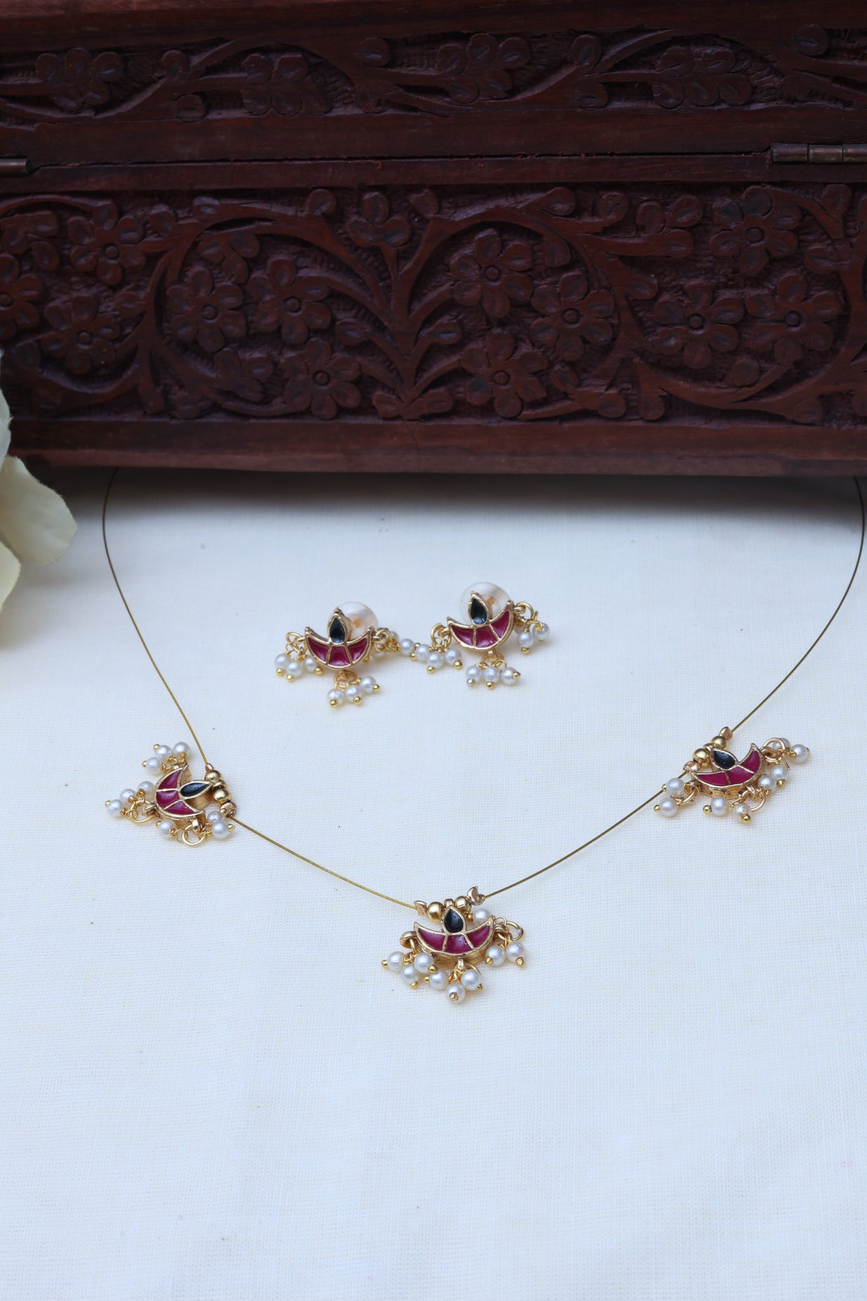 Chaandh invisible necklace set