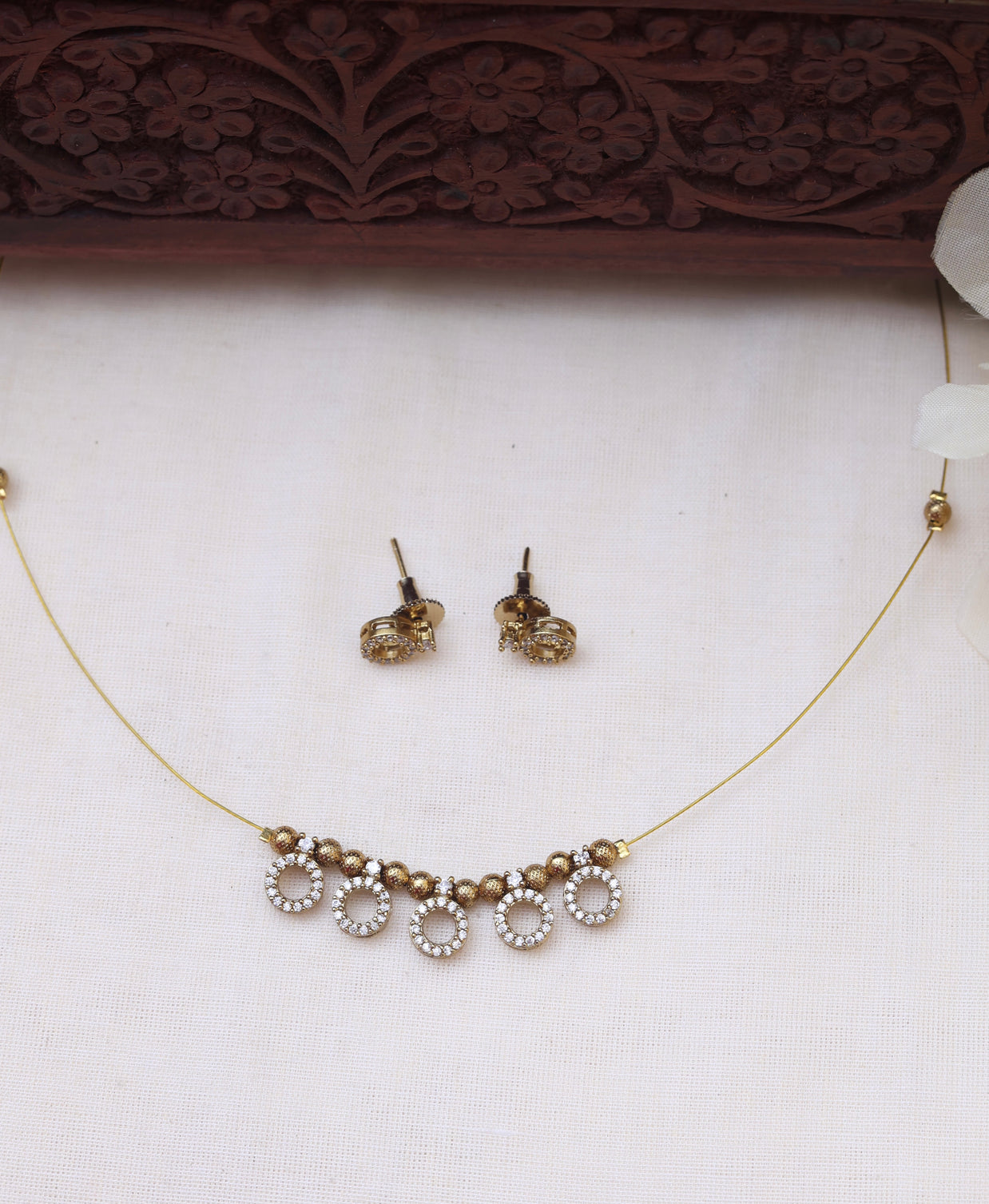 Invisible AD necklace set