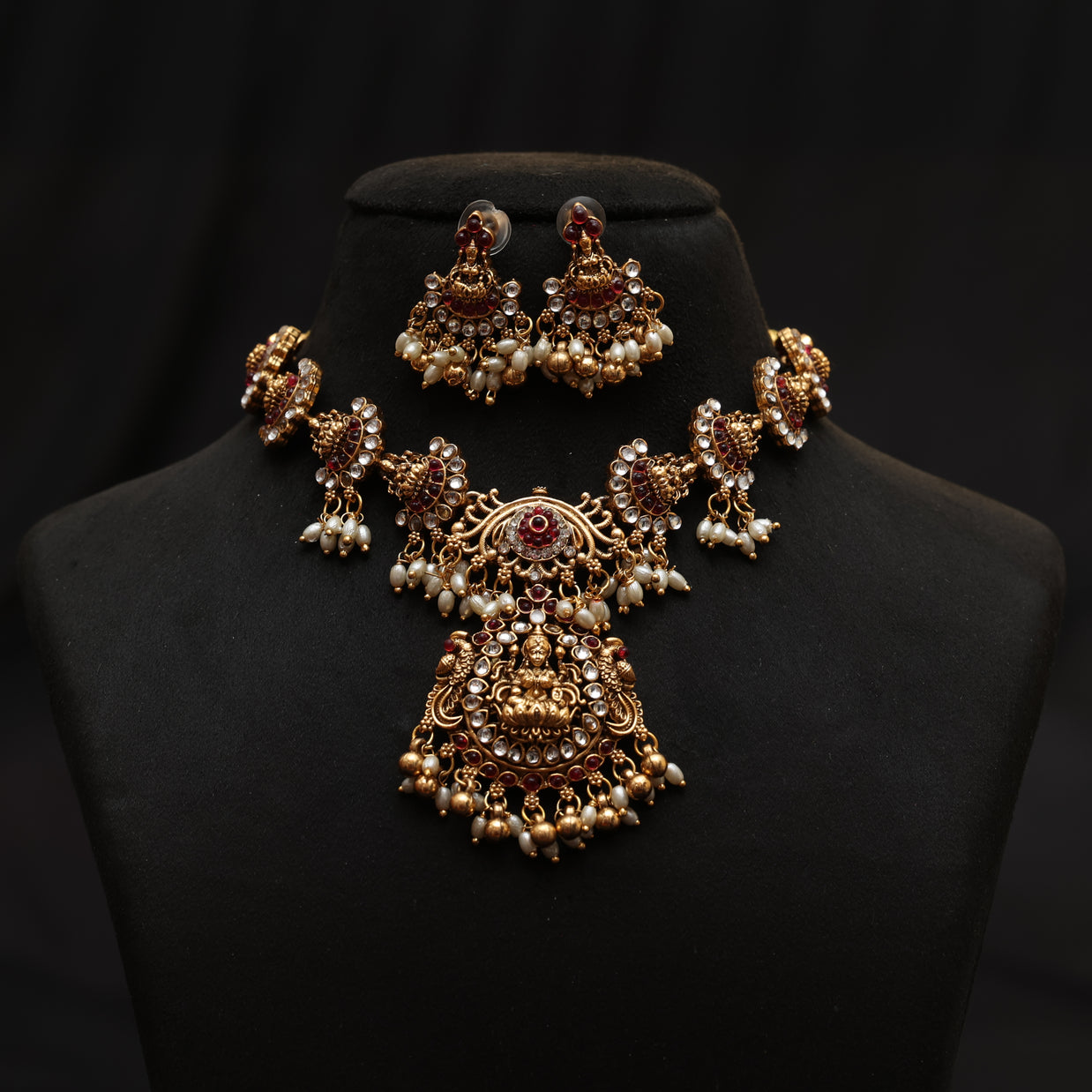 Ratna Devi necklace set
