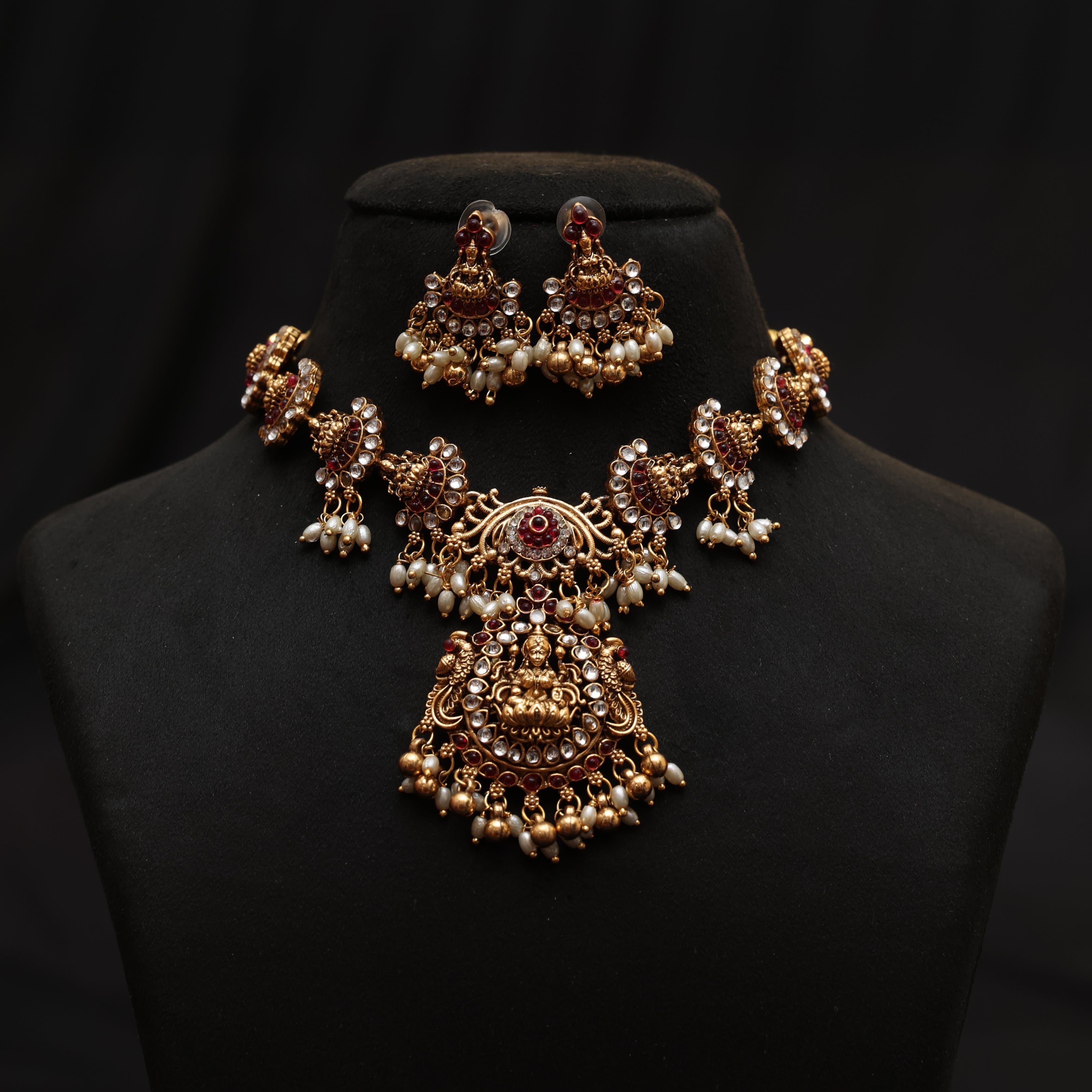 Ratna Devi necklace set