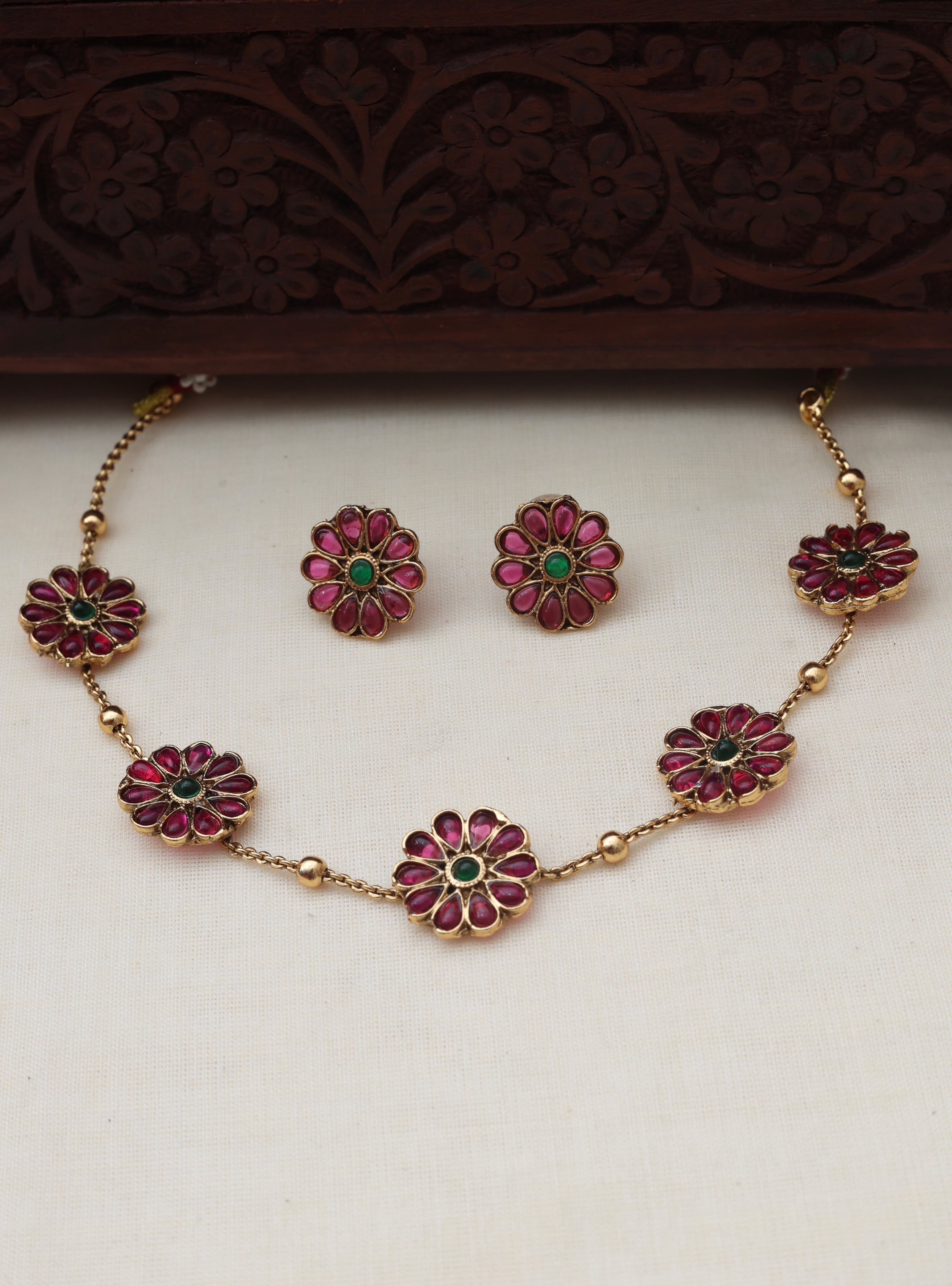 Flora necklace set