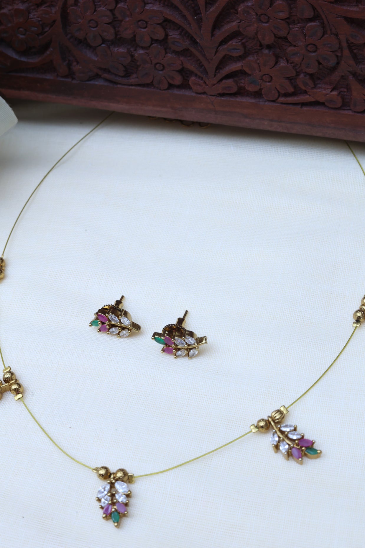 Eira AD invisible necklace set