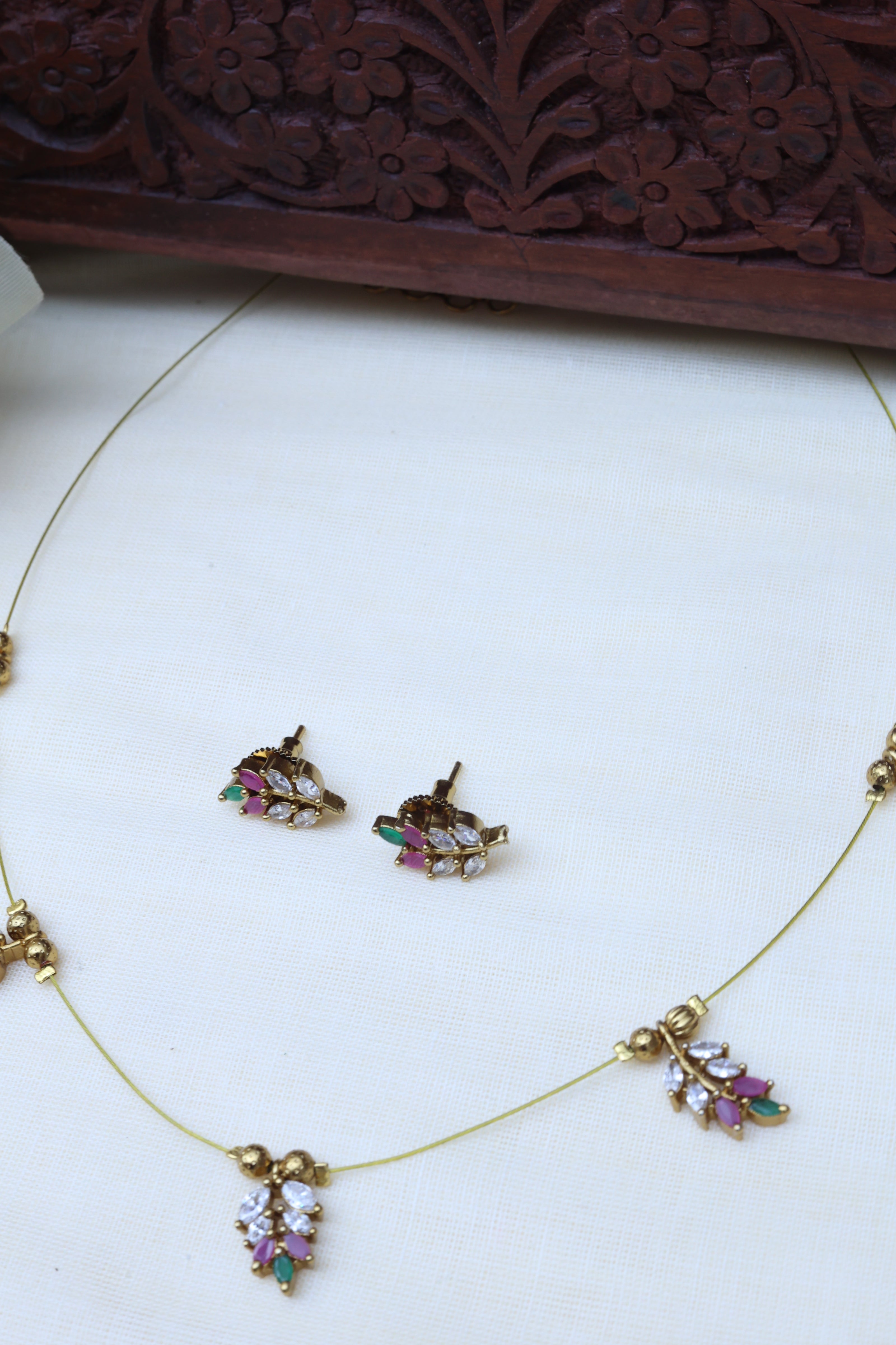 Eira AD invisible necklace set