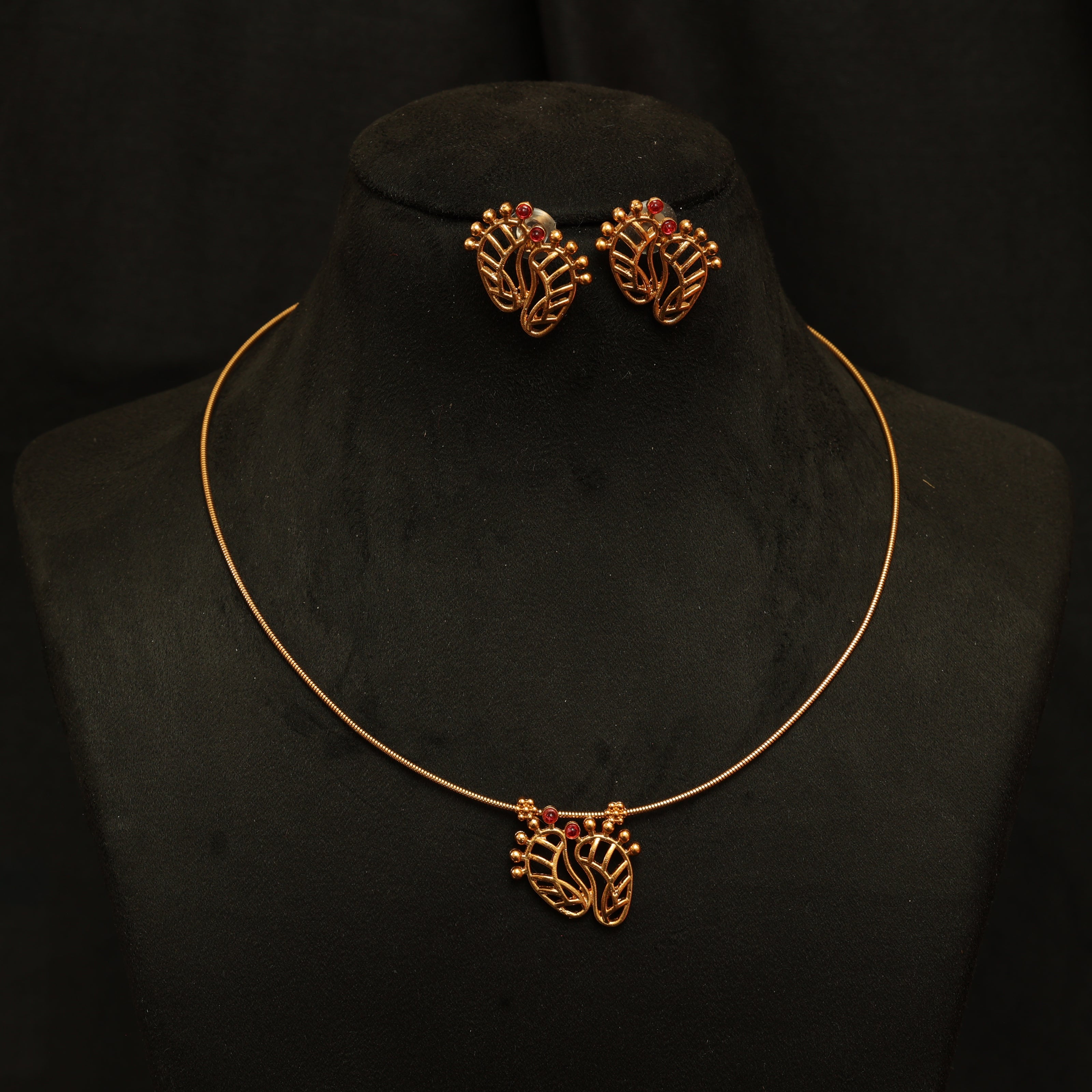 Simple paduka necklace set