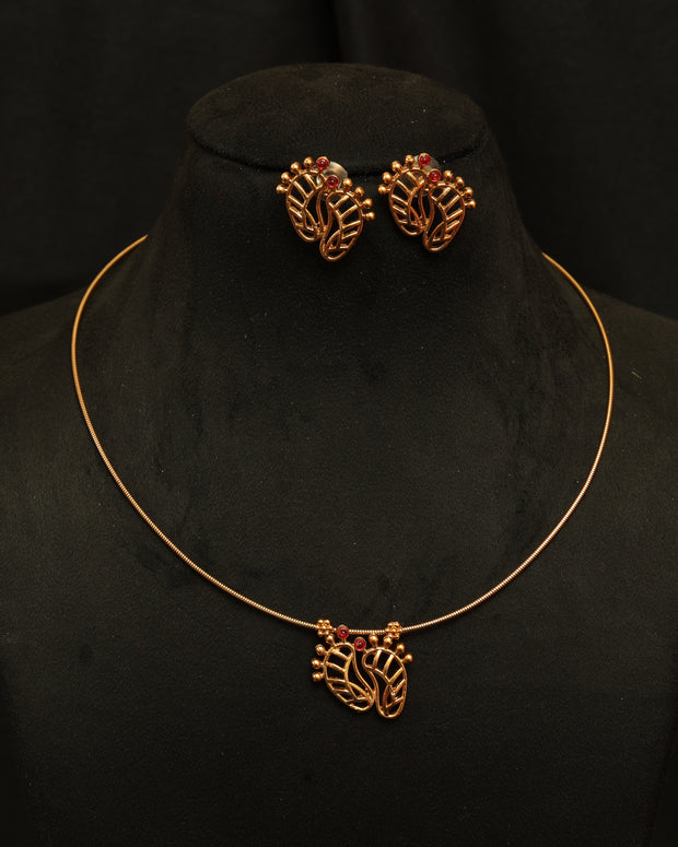 Simple paduka necklace set