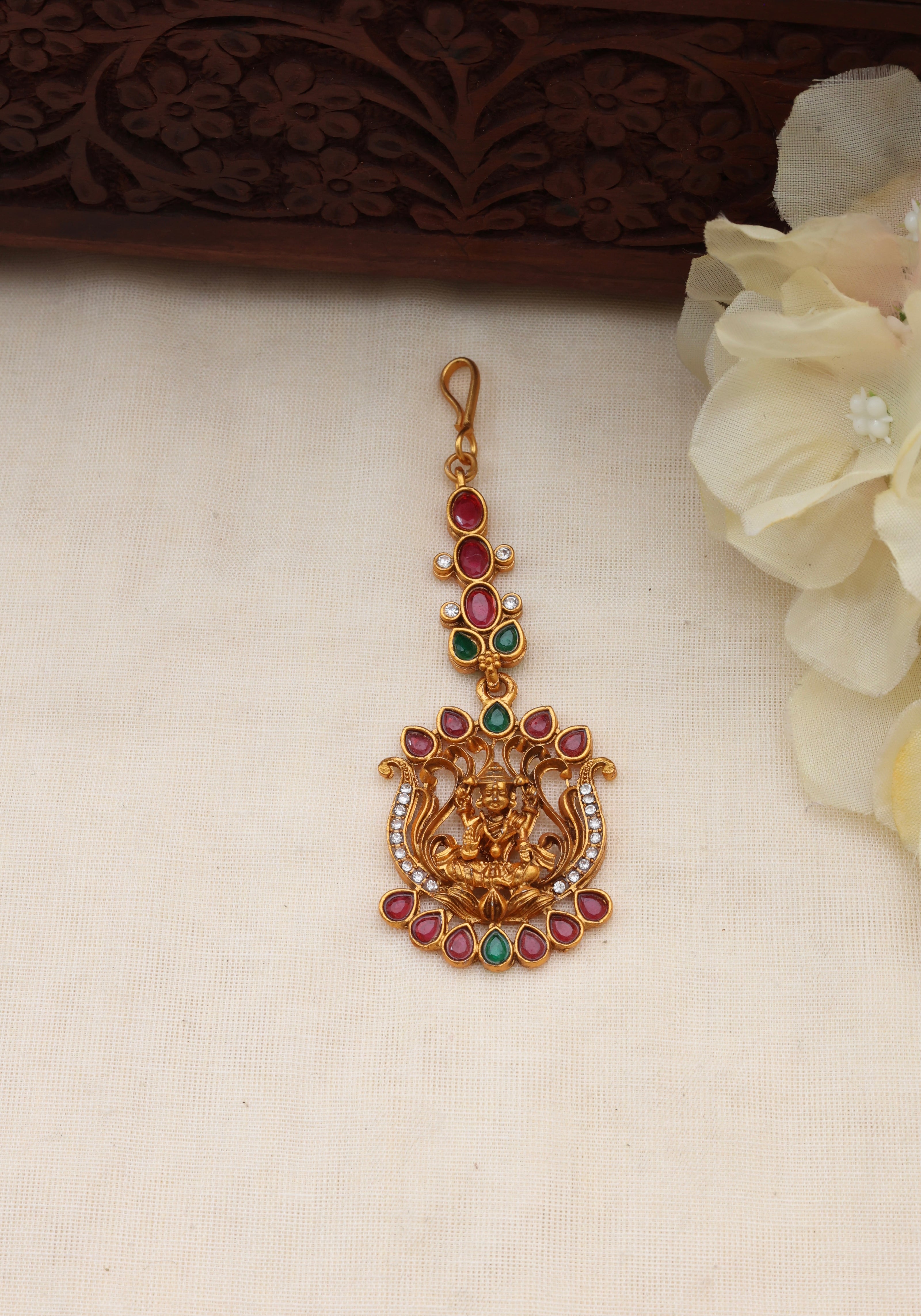 Shwetha tikka-008