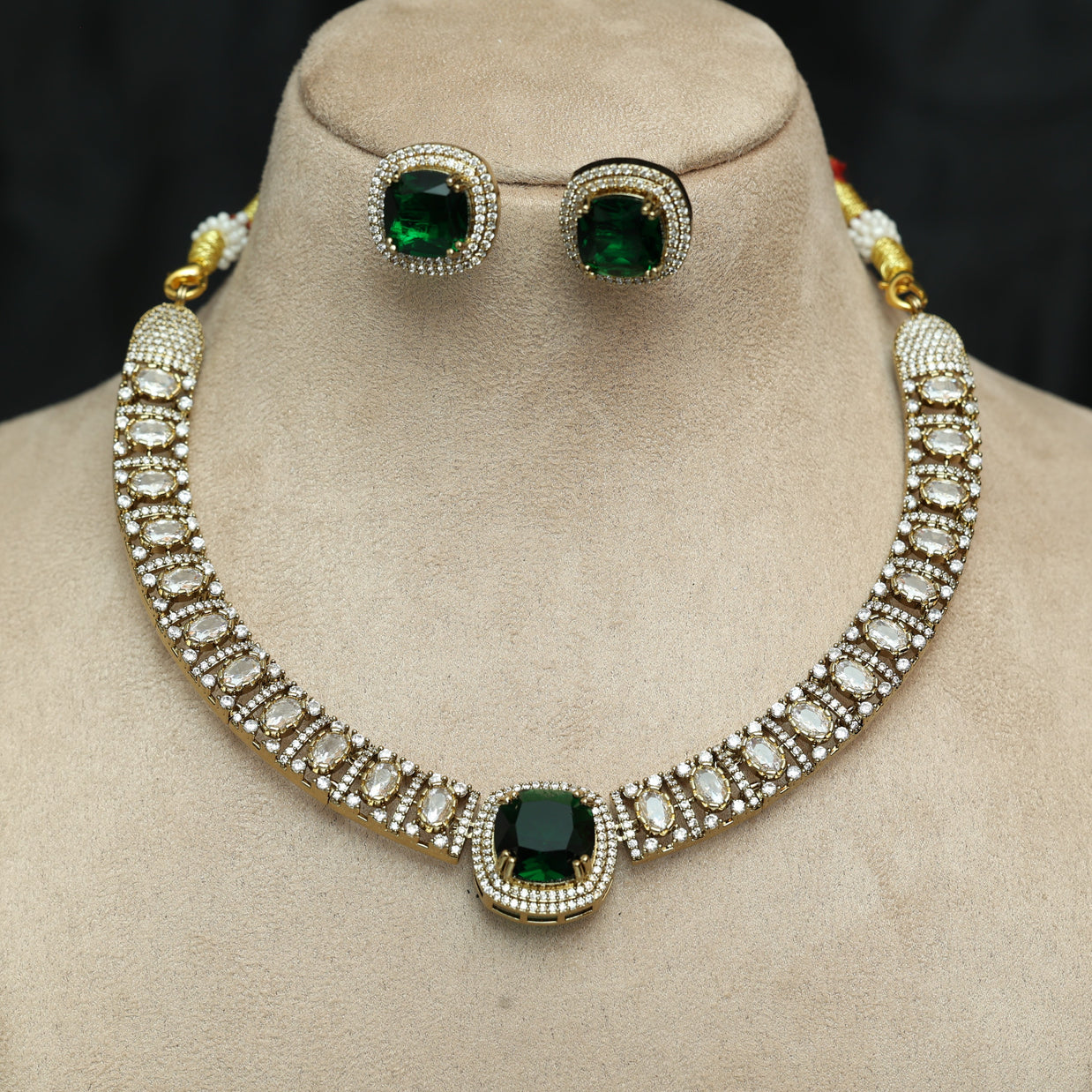 Sparkling Victorian Necklace Set