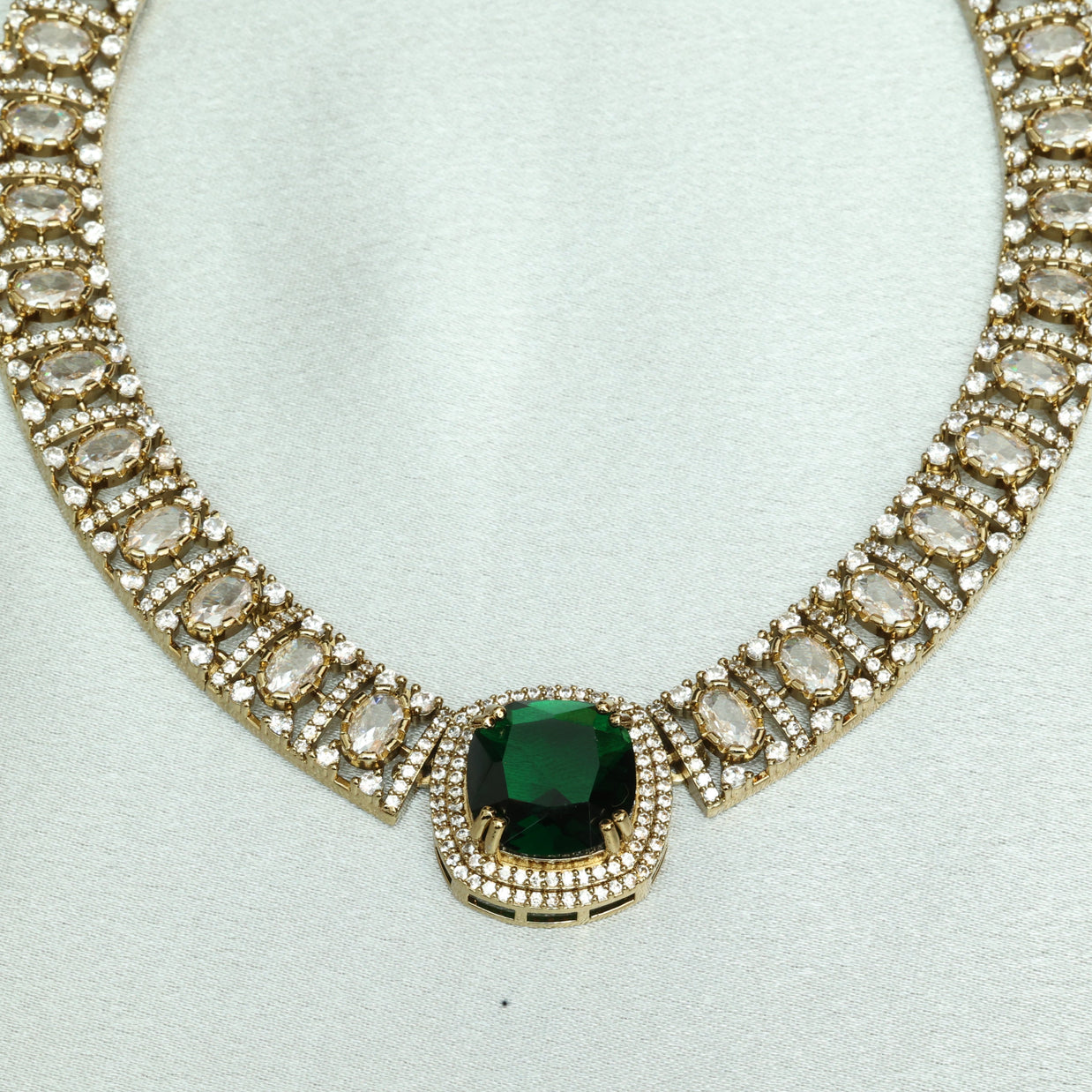 Sparkling Victorian Necklace Set