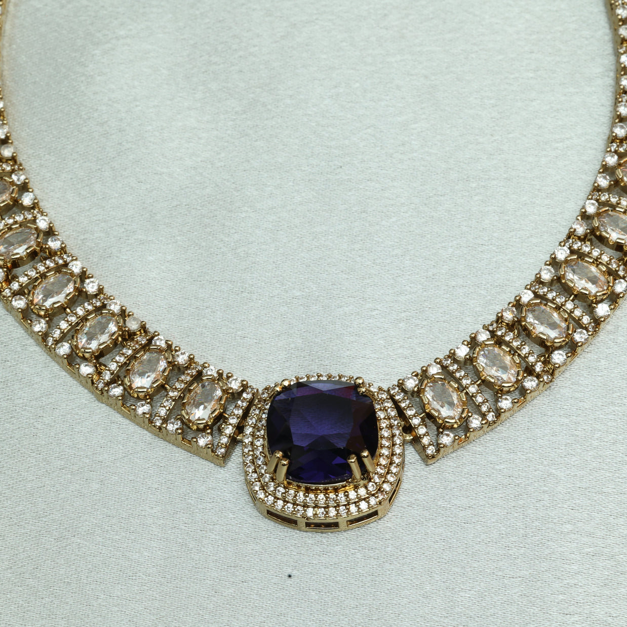 Sparkling Victorian Necklace Set