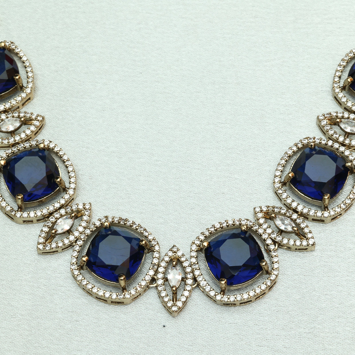 Premium Royal Twillight Victorian Necklace Set