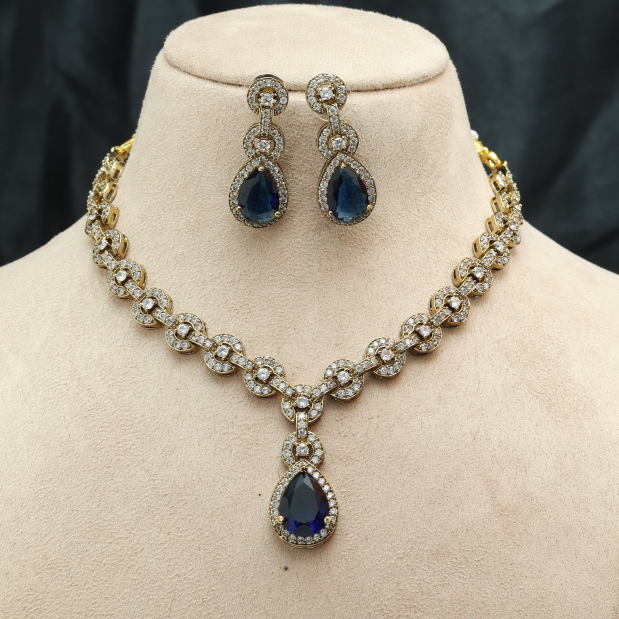 Scarlet Glow Victorian Necklace Set