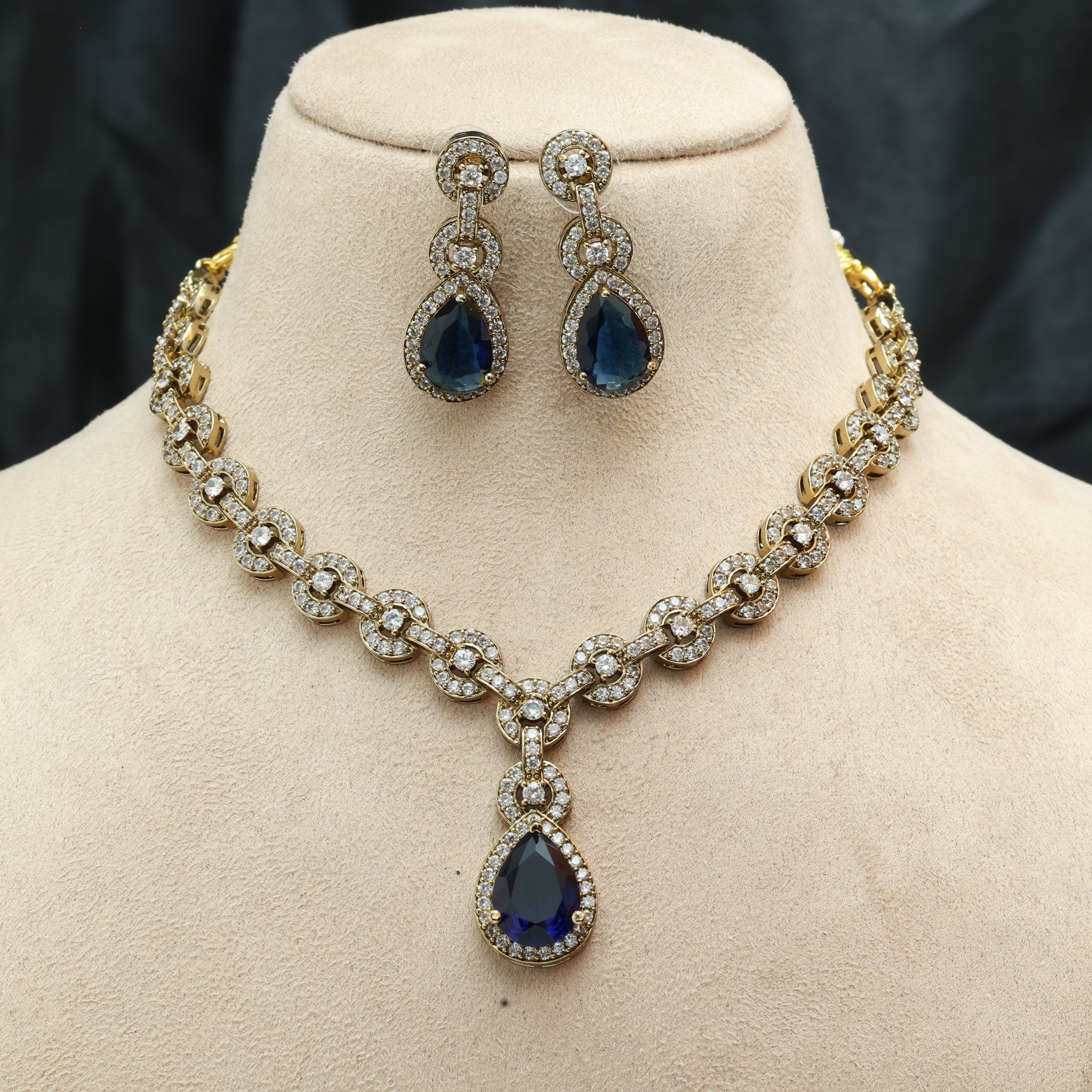 Scarlet Glow Victorian Necklace Set