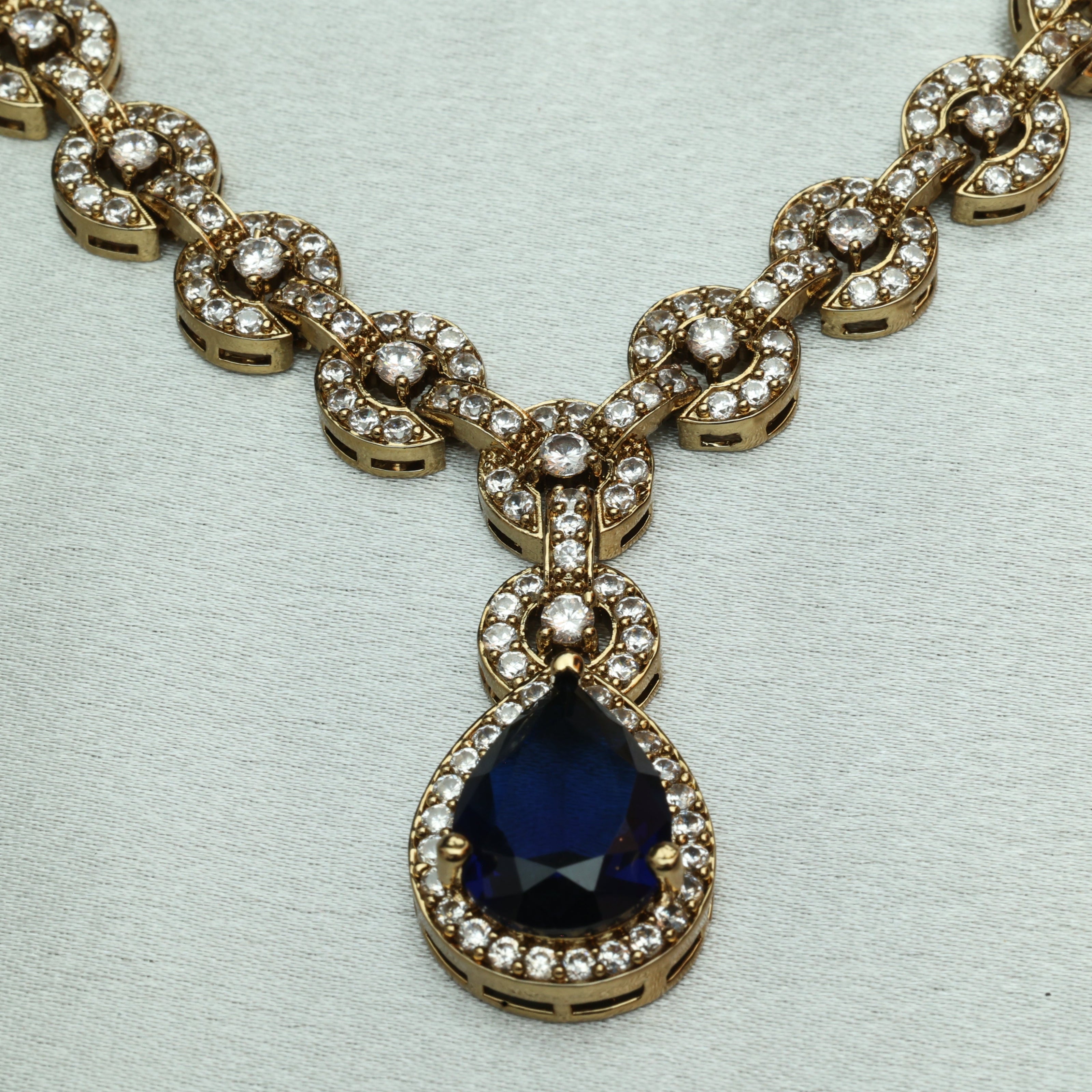 Scarlet Glow Victorian Necklace Set