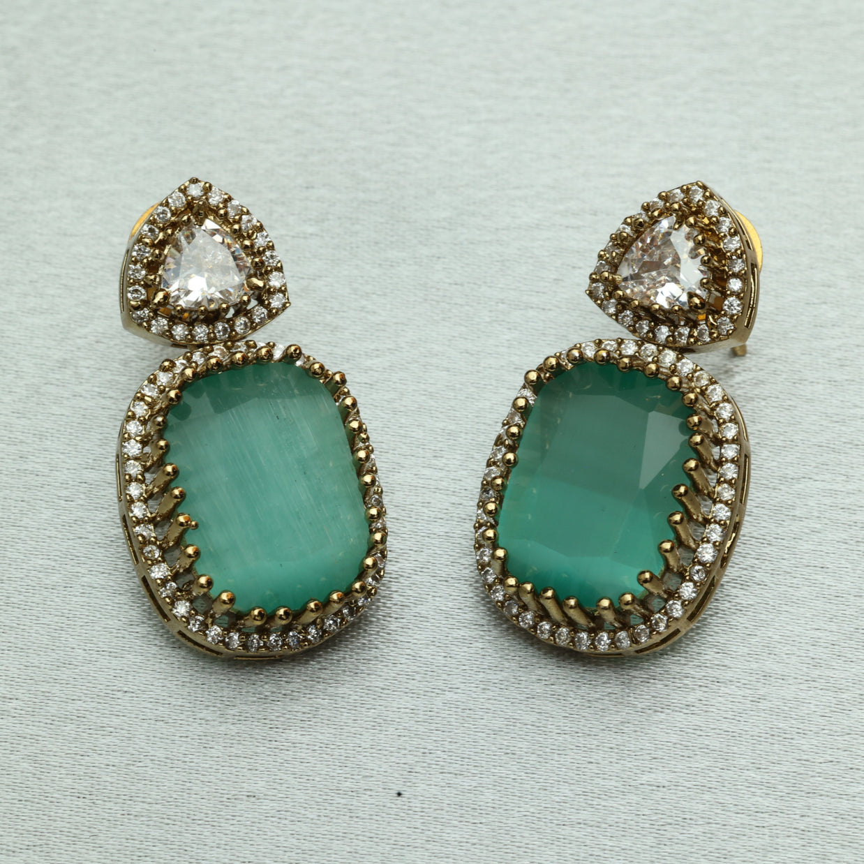 Elegant Victorian Ad Light Ocean Blue Necklace Set