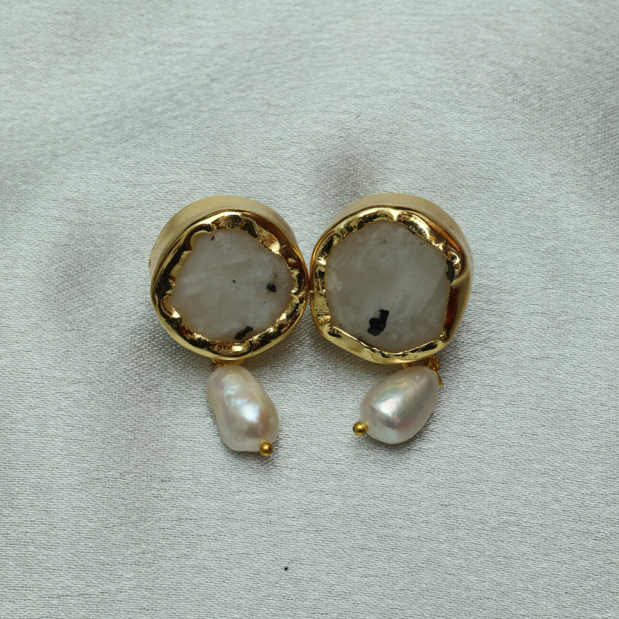 Multicoloured Natural Stone Necklace Set With Pearl Drops 18K Gold Plated