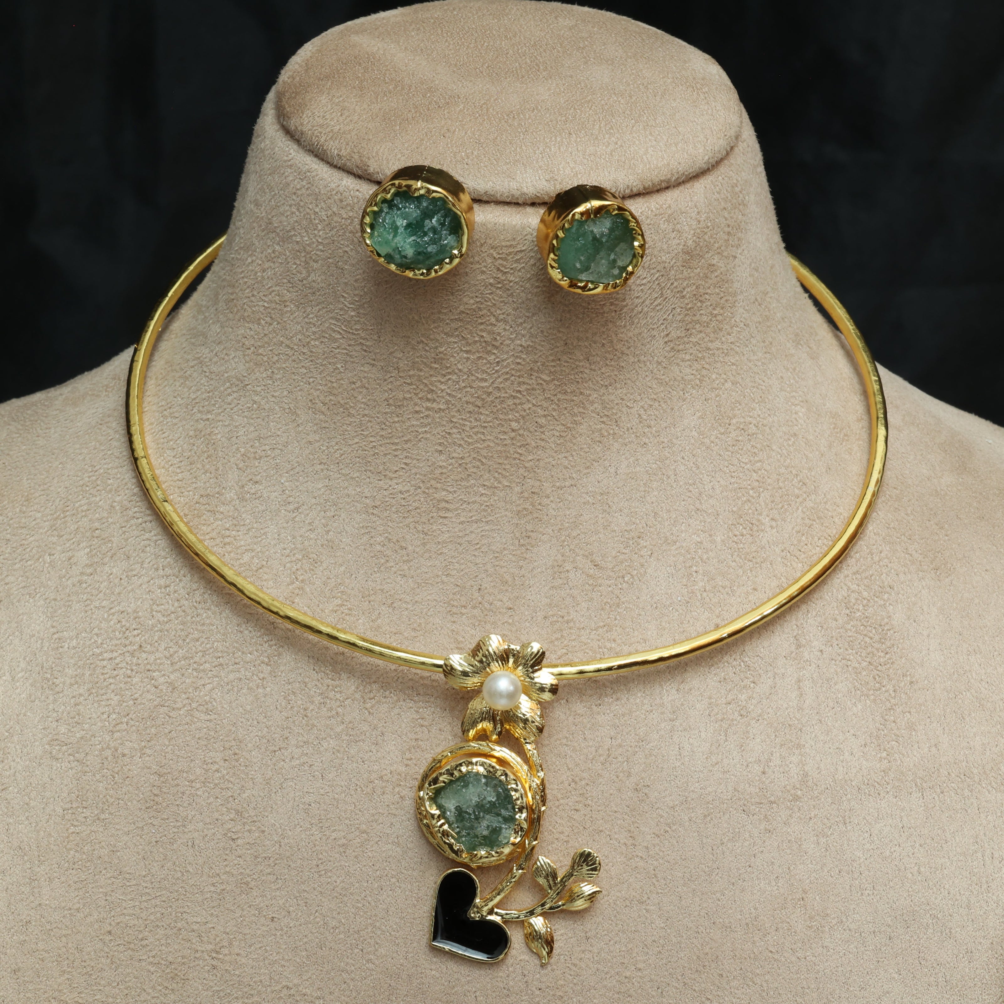 Floral Pendant Neckcuff With Natural Stone 18K Gold Plated