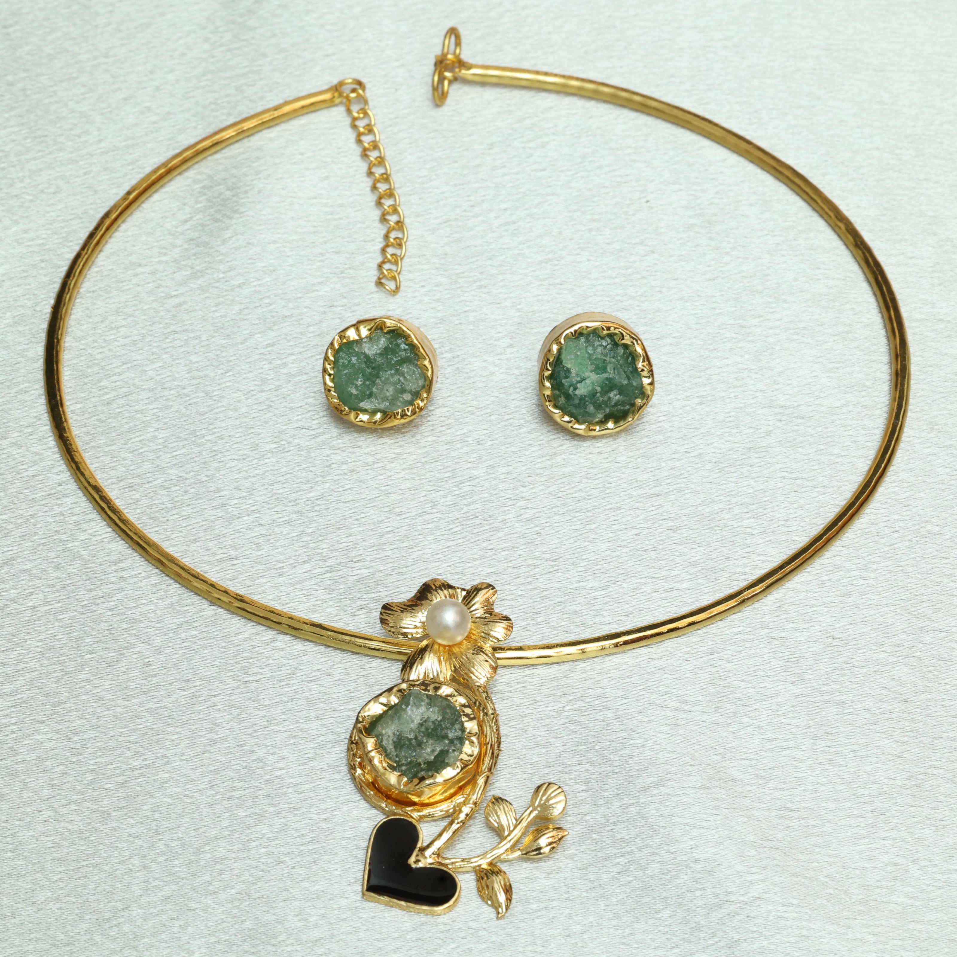 Floral Pendant Neckcuff With Natural Stone 18K Gold Plated