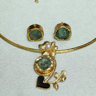 Floral Pendant Neckcuff With Natural Stone 18K Gold Plated