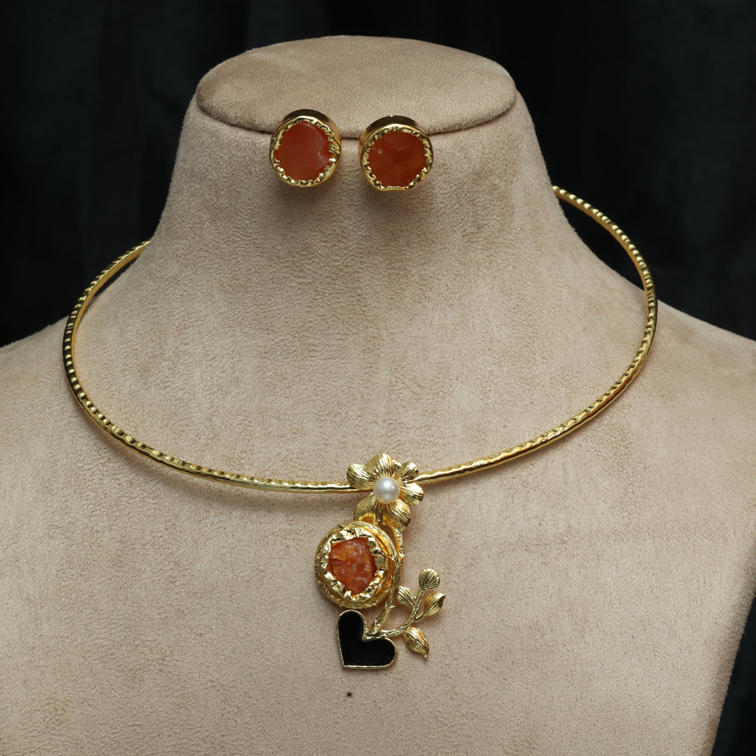 Floral Pendant Neckcuff With Natural Stone 18K Gold Plated