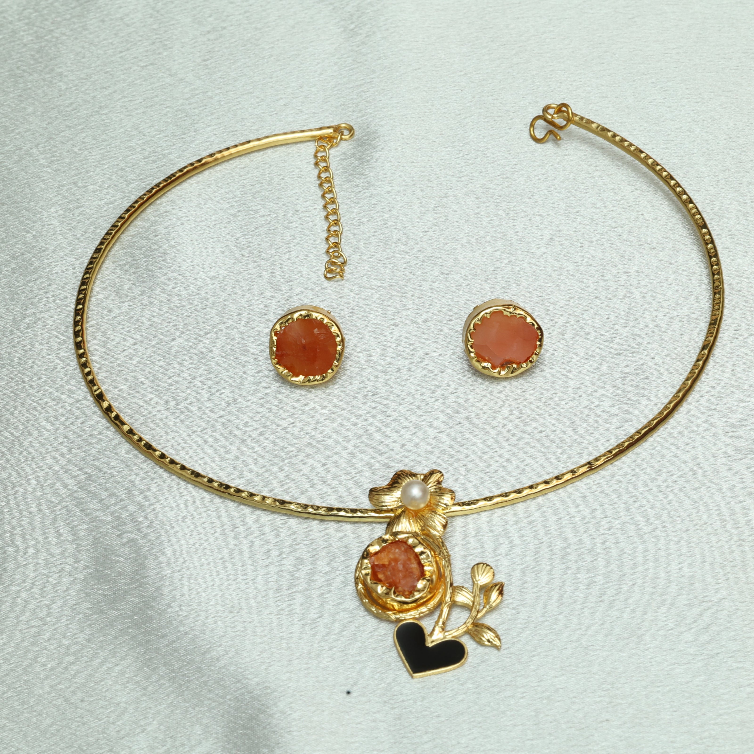 Floral Pendant Neckcuff With Natural Stone 18K Gold Plated