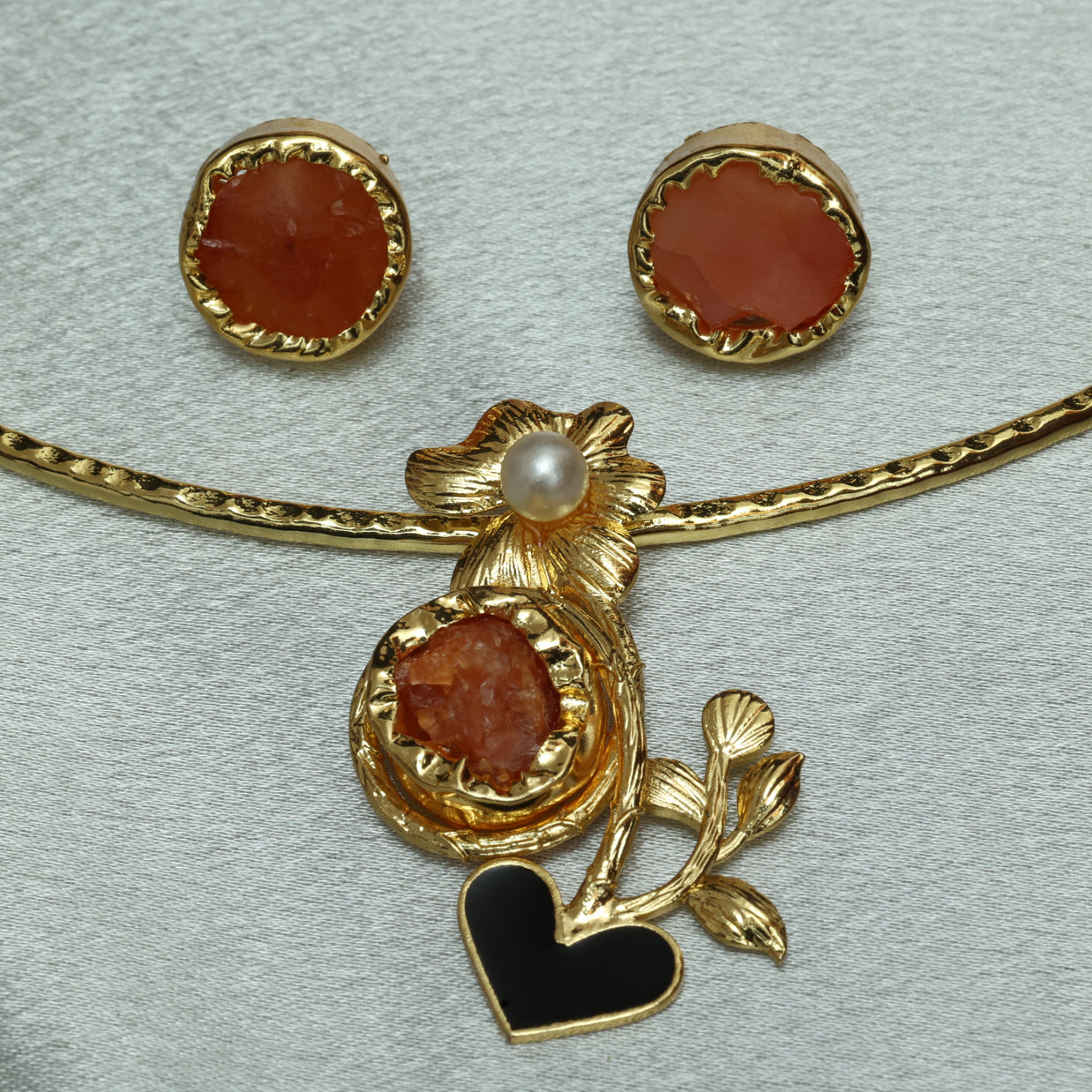 Floral Pendant Neckcuff With Natural Stone 18K Gold Plated