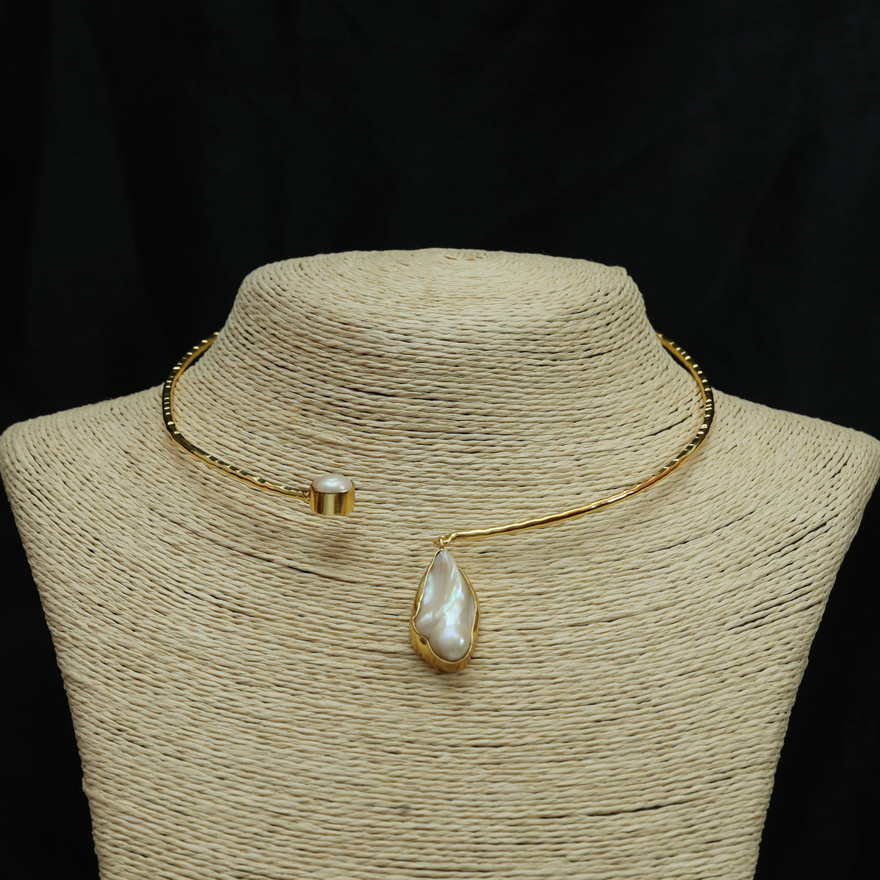 Minimal Neckcuff With Pearl Pendant 18K Gold Plated