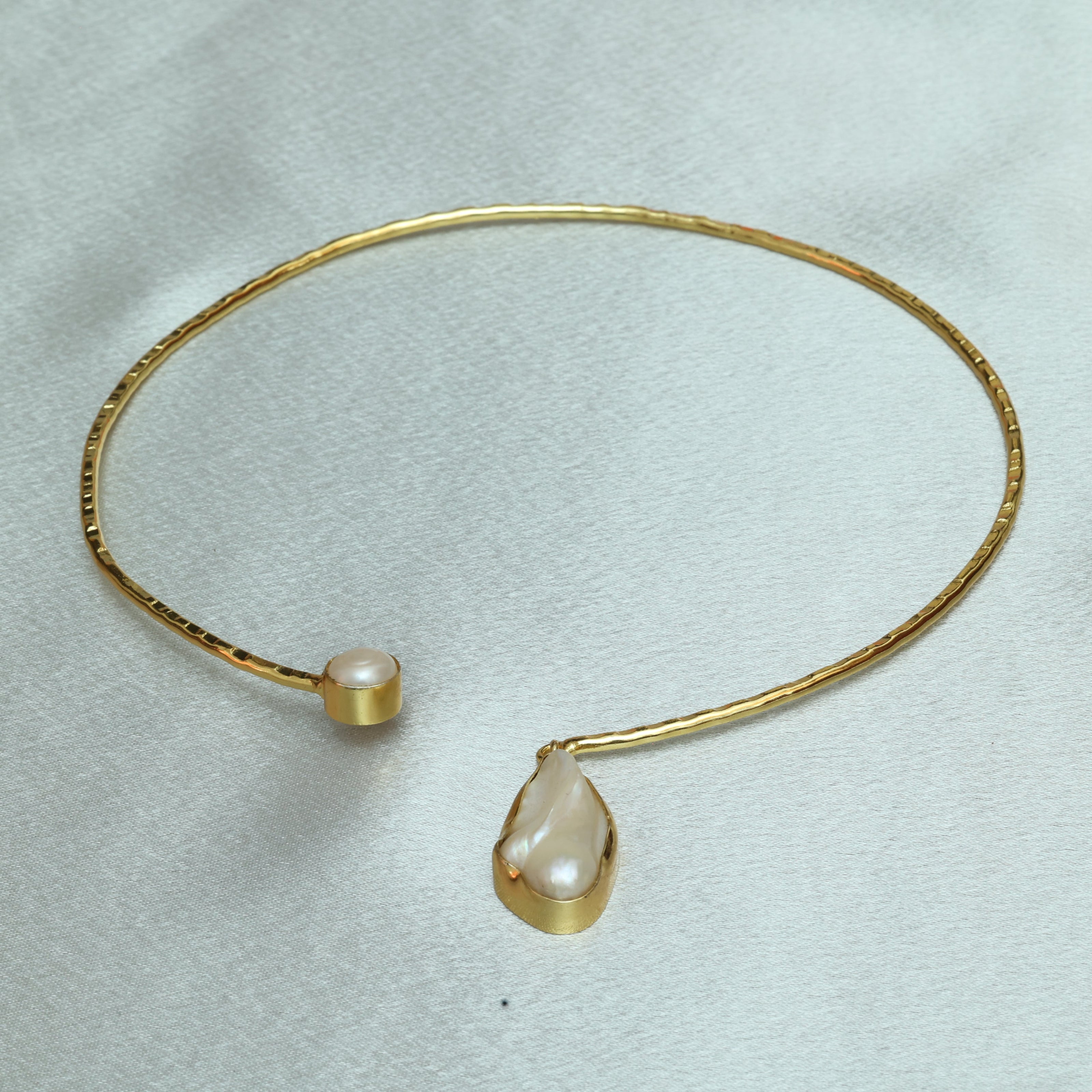 Minimal Neckcuff With Pearl Pendant 18K Gold Plated