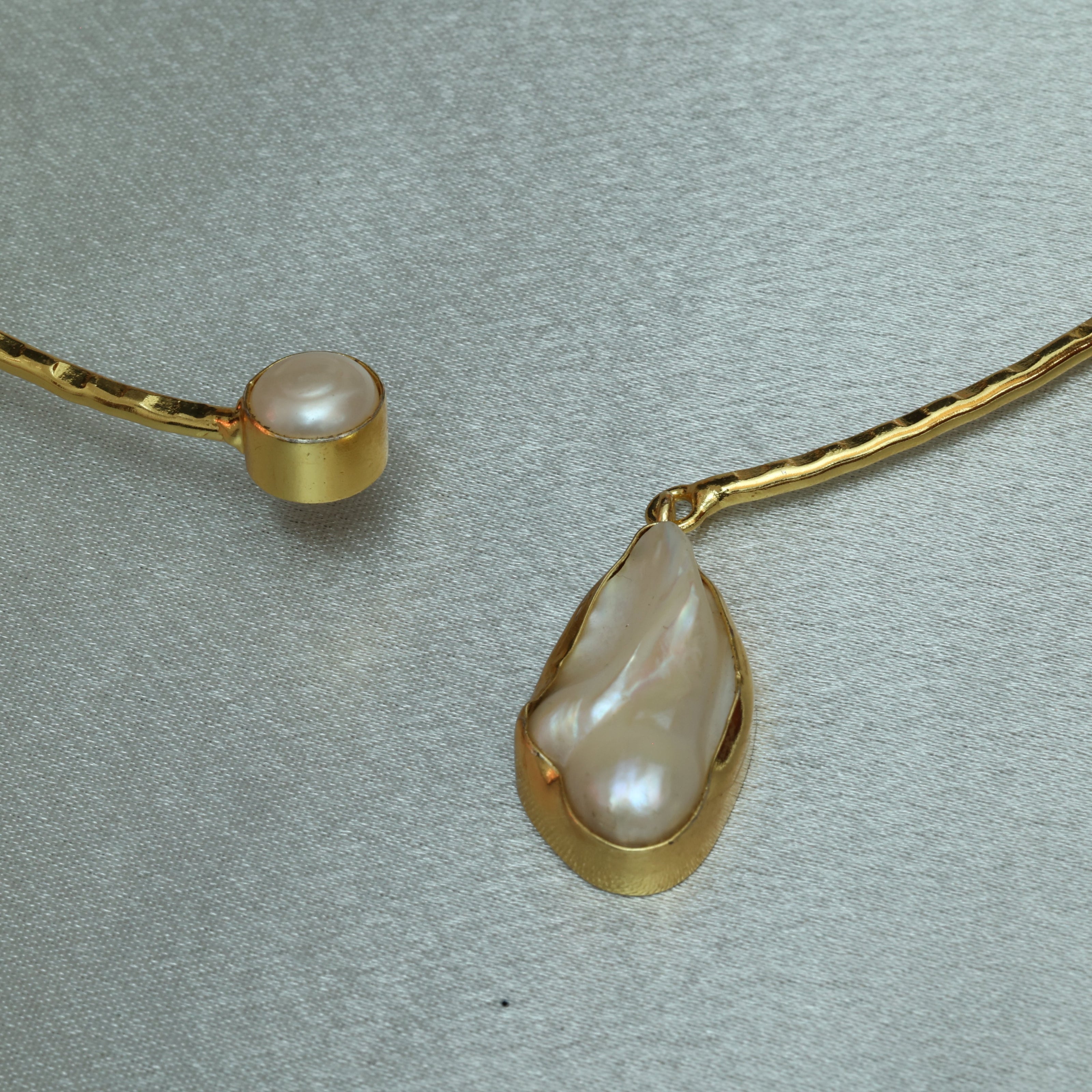 Minimal Neckcuff With Pearl Pendant 18K Gold Plated