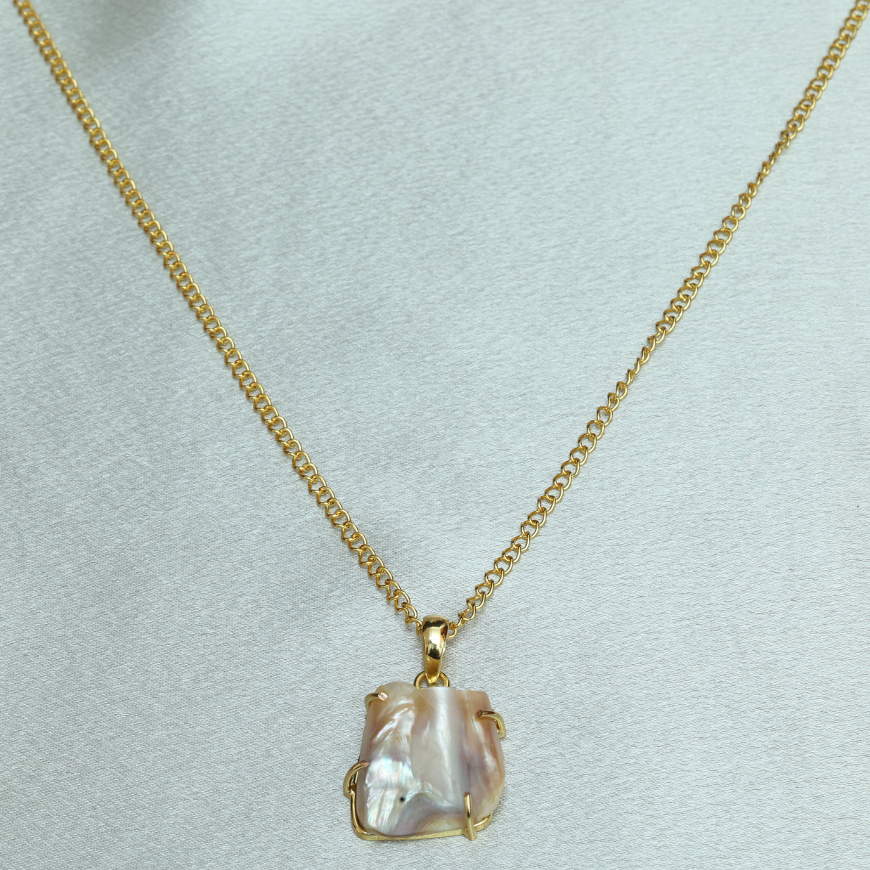 Minimal Pearl Pendant Chain 18K Gold Plated