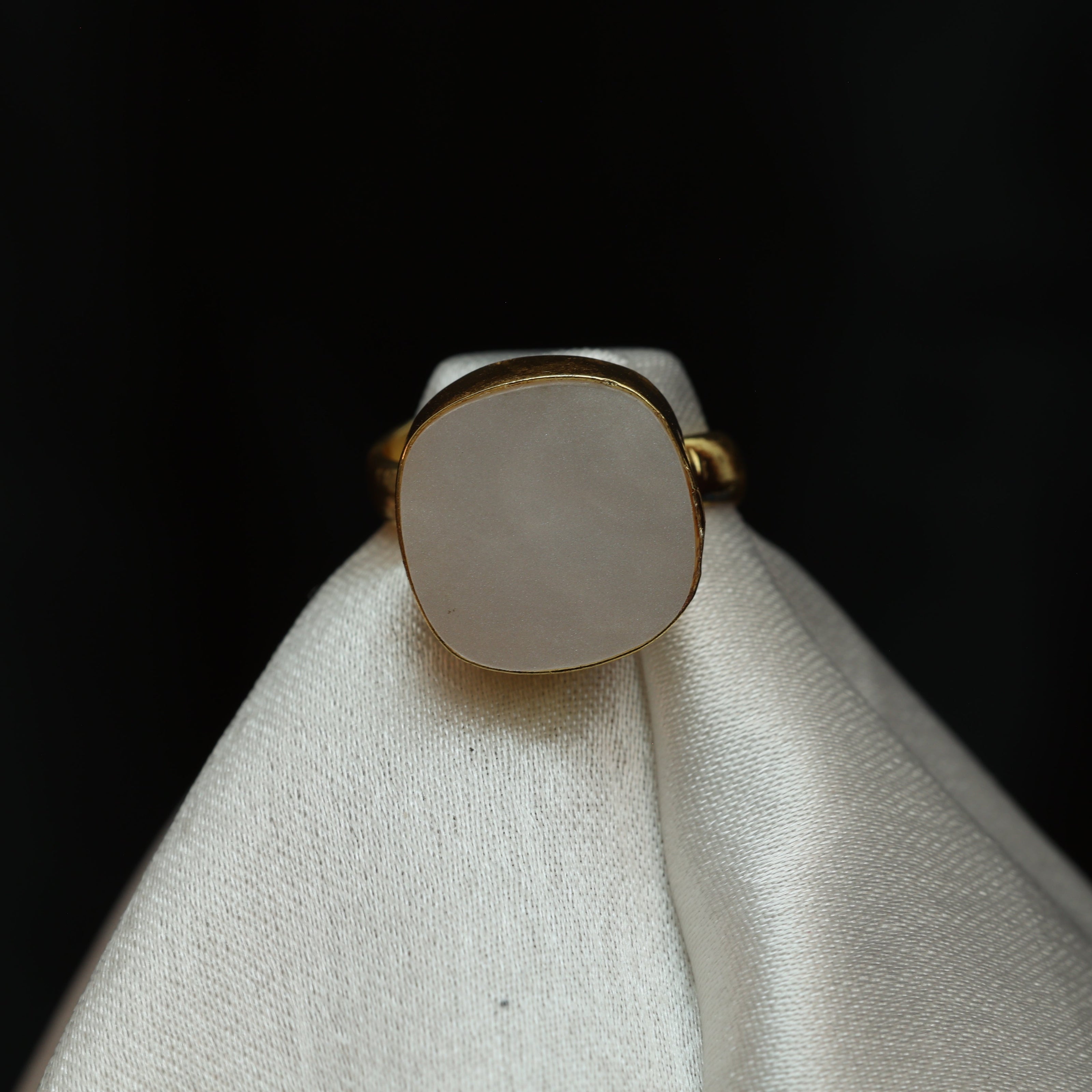Minimalist Luna Ring With Mother Of Pearl 18K Gold Plated