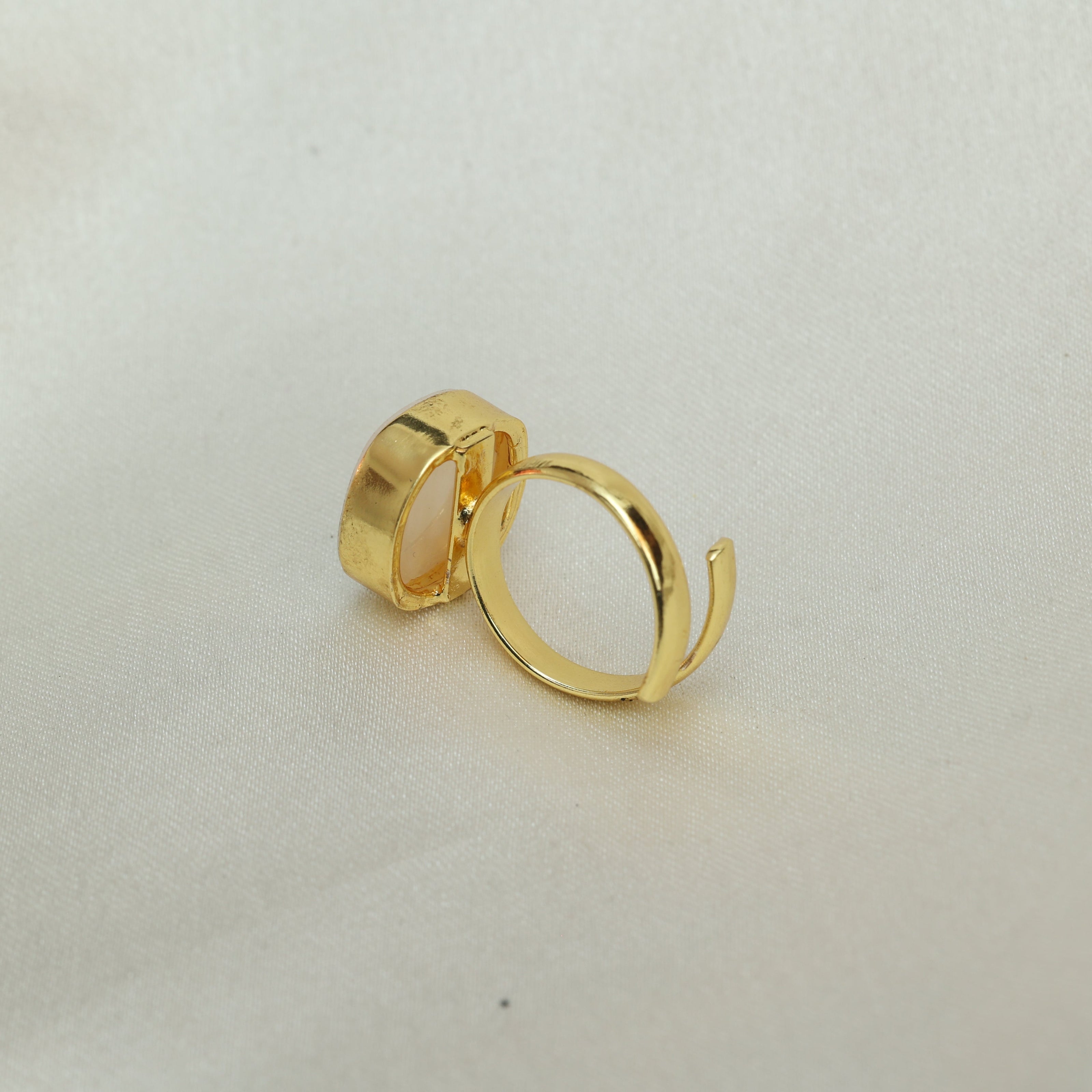 Minimalist Luna Ring With Mother Of Pearl 18K Gold Plated