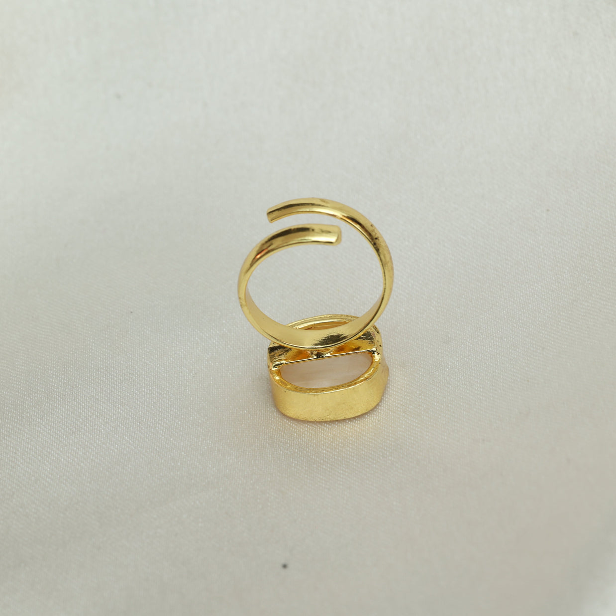 Minimalist Luna Ring With Mother Of Pearl 18K Gold Plated