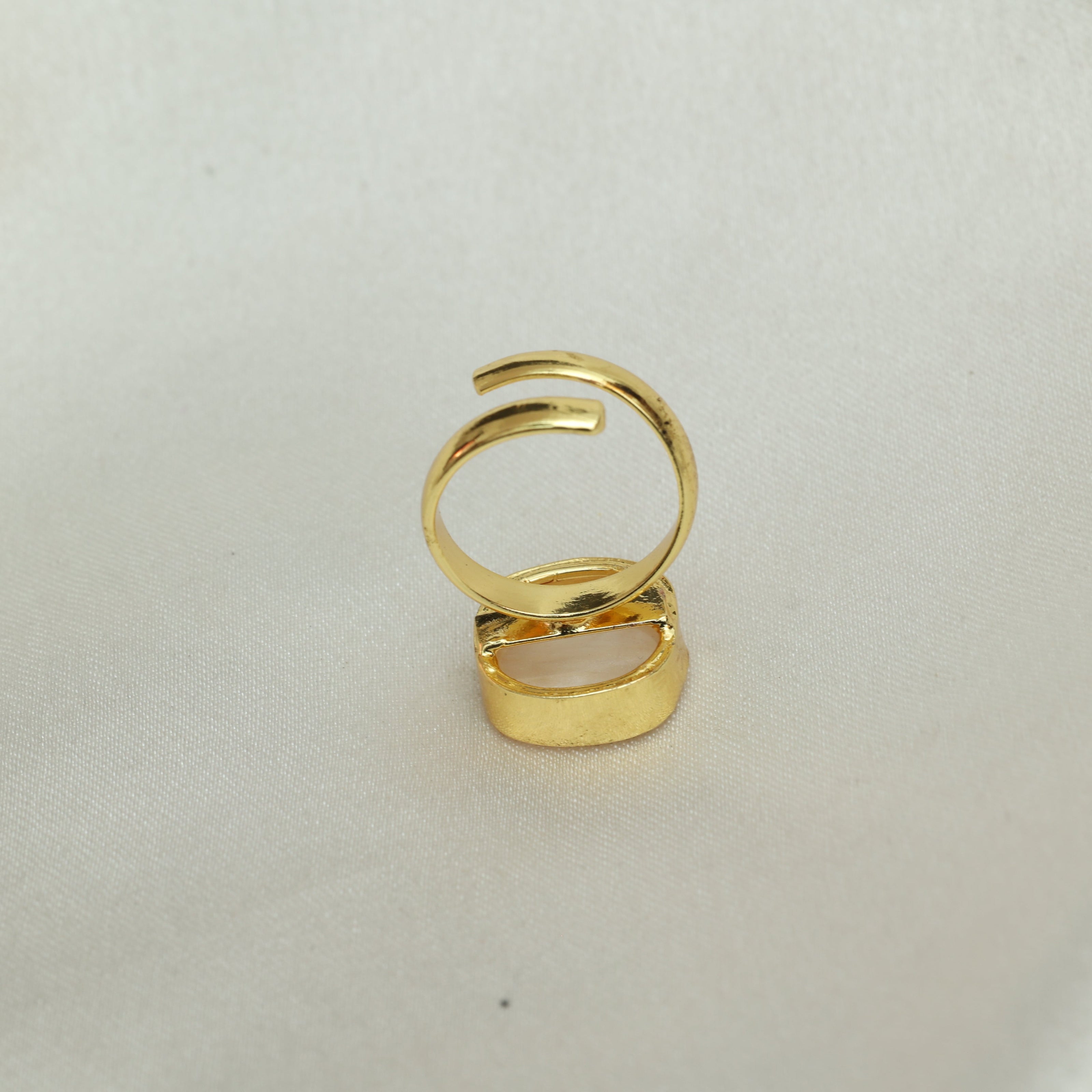 Minimalist Luna Ring With Mother Of Pearl 18K Gold Plated